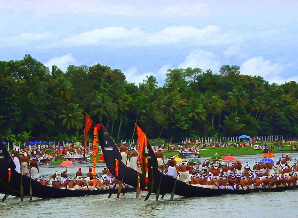 Aranmula-boat_race-_Kerala-India-1